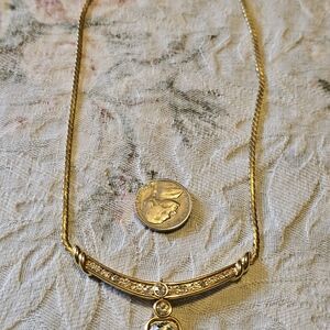 Elegant Gold Necklace with Sparkling Pendant